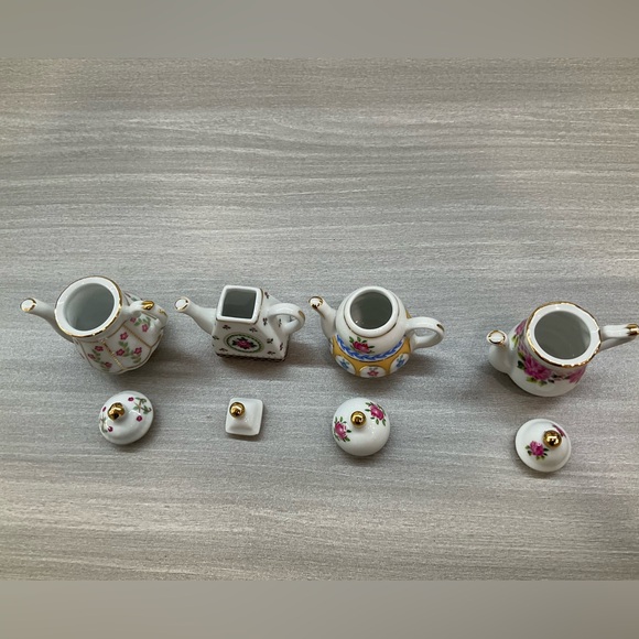 FOUR 1898 MINIATURE TEAPOTS WIYH LIDS - Picture 3 of 11